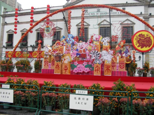 セナド広場に設置された旧正月仕様の飾り